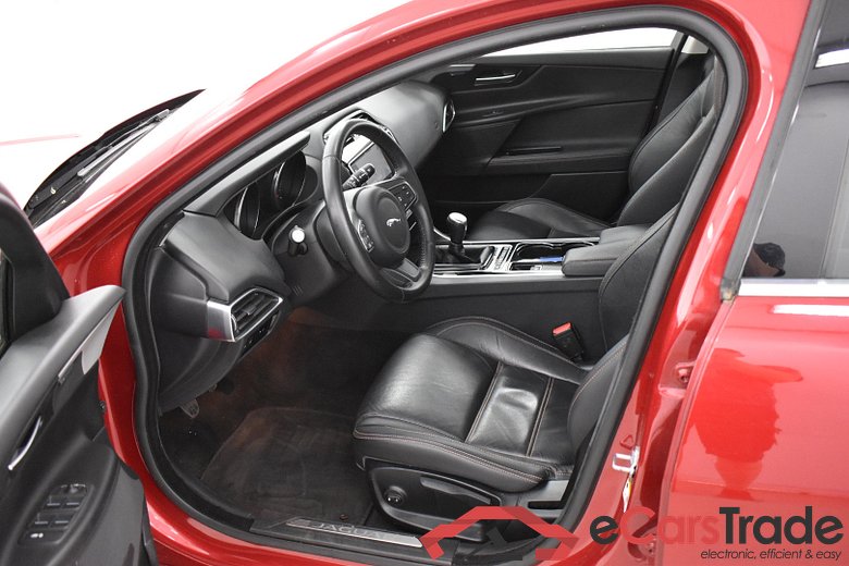 Jaguar XE 2.0 D E-Performance Prestige Xenon Navi Meridian Sport-Leather KeylessGo Camera Klima PDC ... #5