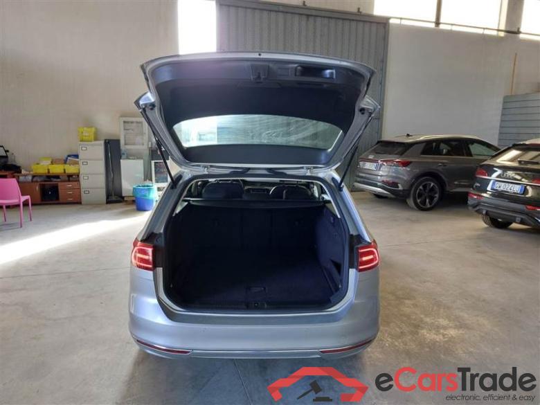 Volkswagen 18 VOLKSWAGEN PASSAT / 2014 / 5P / STATION WAGON VARIANT 2.0 TDI 110KW EXECUTIVE BMT DSG #5