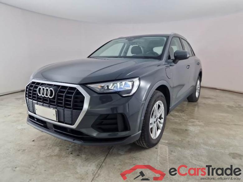 Audi 115 AUDI Q3 / 2018 / 5P / SUV 45 TFSI E S TRONIC BUSINESS #1