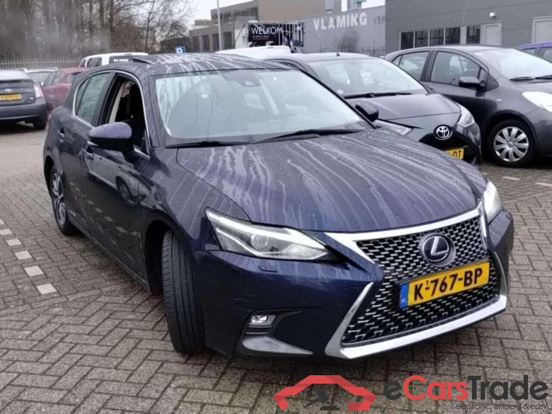 Lexus CT 200h Ultimate Edition #2