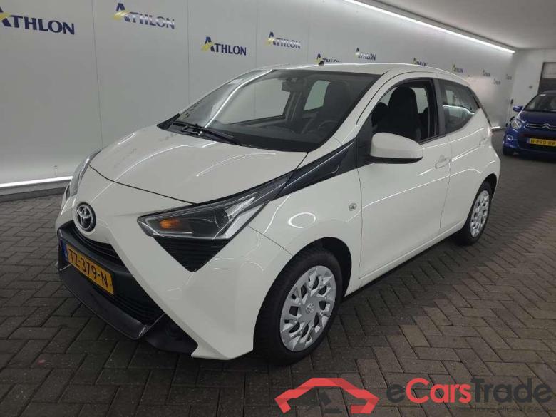 TOYOTA Aygo 1.0 VVT-i x-play 5D 53kW #1