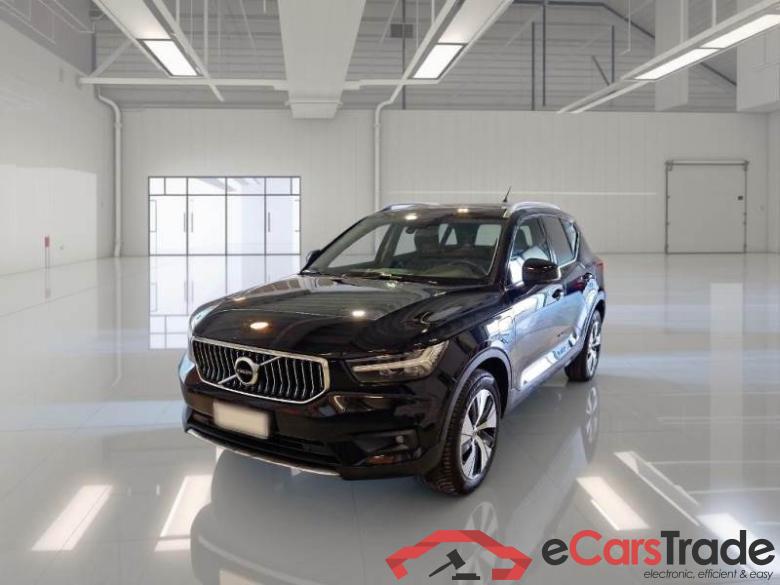 Volvo 228 VOLVO XC40 / 2017 / 5P / SUV T5 PLUG-IN HYBRID AUTO RECH INSCRIP EXPR #1