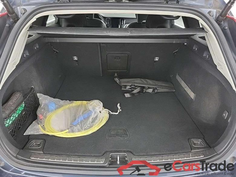 VOLVO V60 T6 Twin Engine AWD Geartronic Moment Pro 5D 251kW #5