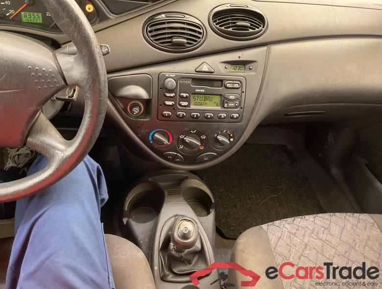 FORD Focus Focus 1.4i SE 16v Ambiente #3