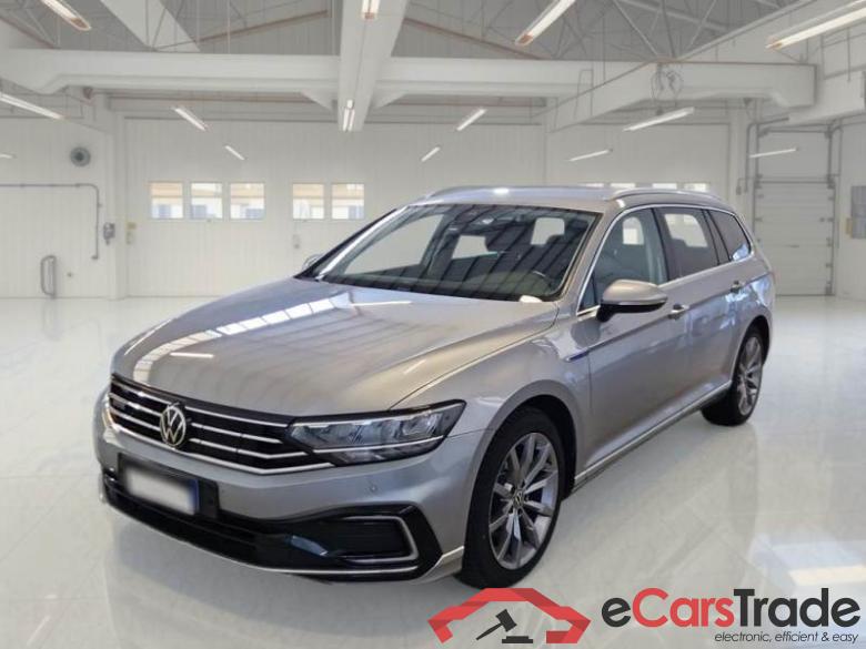 Volkswagen 14 VOLKSWAGEN PASSAT / 2019 / 5P / STATION WAGON VAR. 1.4 PLUG IN HYBRID GTE DSG #1