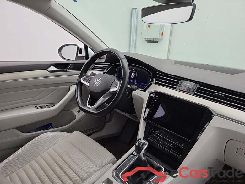 Volkswagen Passat 2.0 TDI Elegance Pano LED-Matrix Virtual Navi Leather KeylessGo Camera Klima PDC ... #6