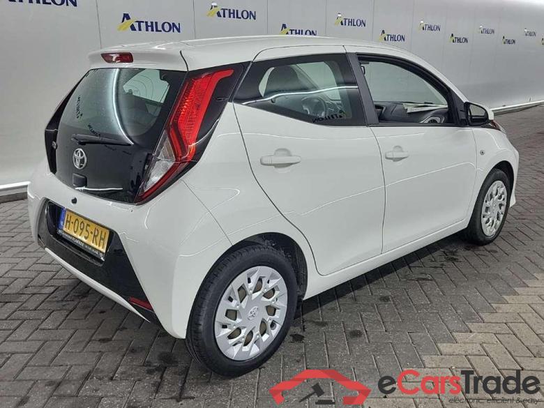 TOYOTA Aygo 1.0 VVT-i x-play 5D 53kW #3