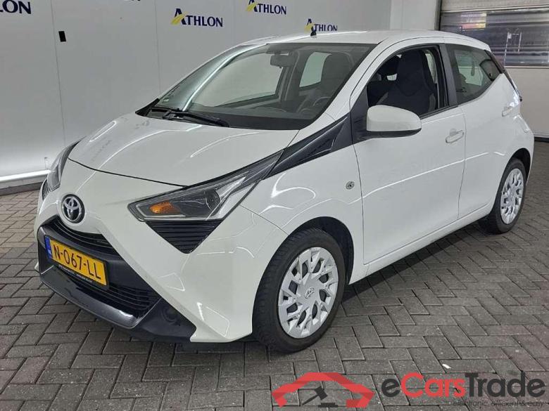 TOYOTA Aygo 1.0 VVT-i x-play 5D 53kW #1