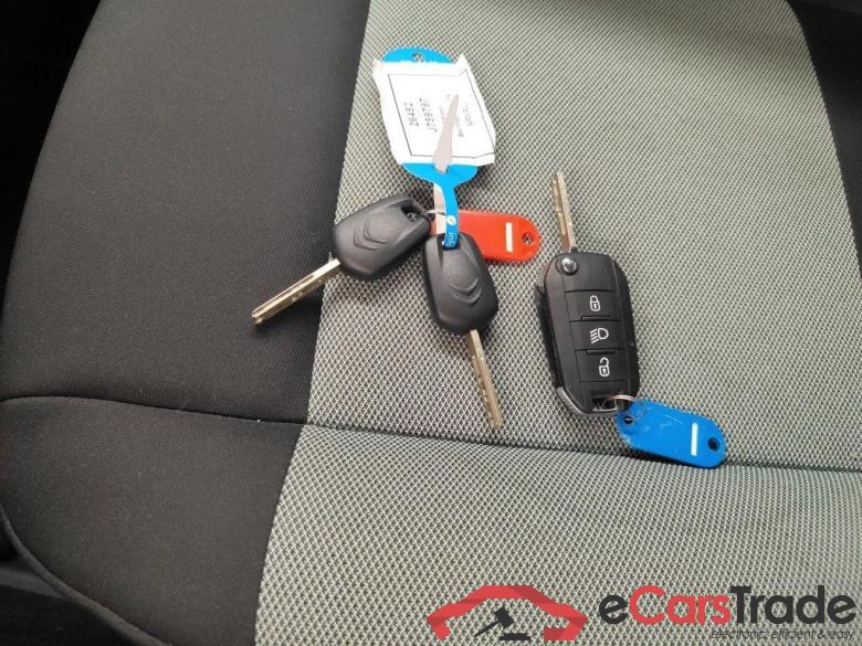 Citroën Berlingo Multispace 1.2 PureTech 110 MAN6 S&S Live M 5d #6