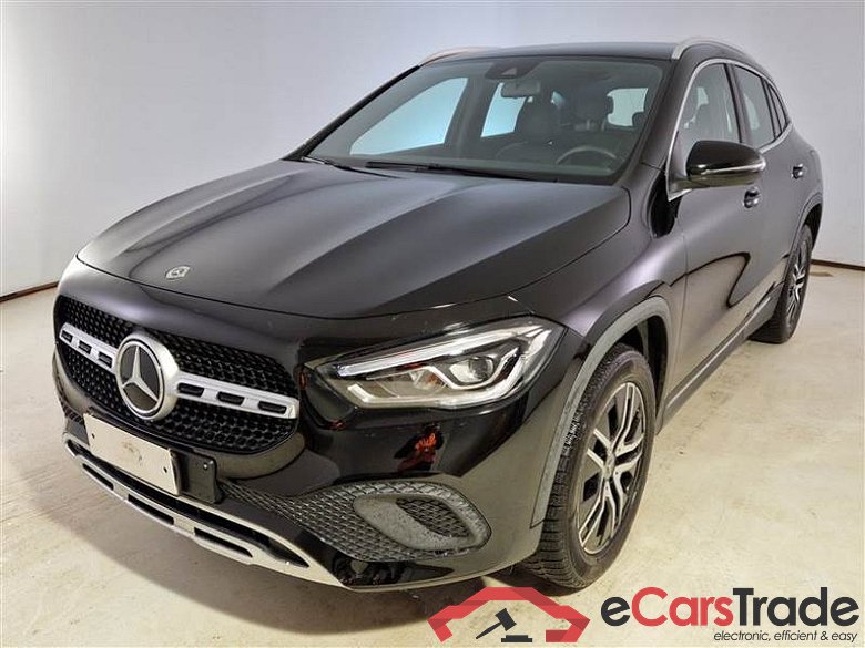 Mercedes 31 MERCEDES-BENZ GLA / 2020 / 5P / CROSSOVER GLA 180 D AUTOMATIC SPORT PLUS