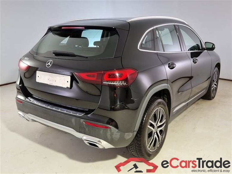 Mercedes 31 MERCEDES-BENZ GLA / 2020 / 5P / CROSSOVER GLA 180 D AUTOMATIC SPORT PLUS #2
