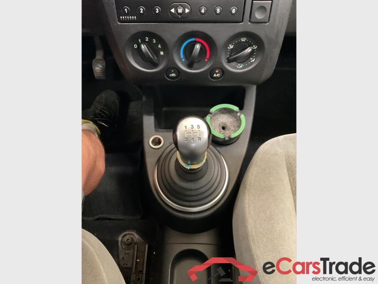 FORD Fiesta Fiesta 1.4i 16v Ghia #4