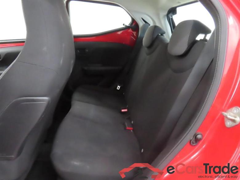 TOYOTA Aygo 1.0 VVT-i x-fun #6