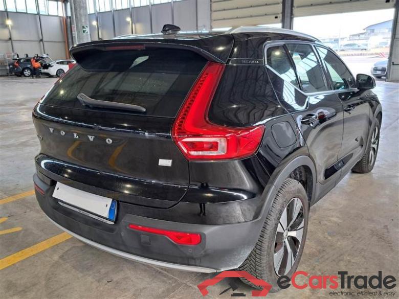 Volvo 228 VOLVO XC40 / 2017 / 5P / SUV T5 PLUG-IN HYBRID AUTO RECH INSCRIP EXPR #2