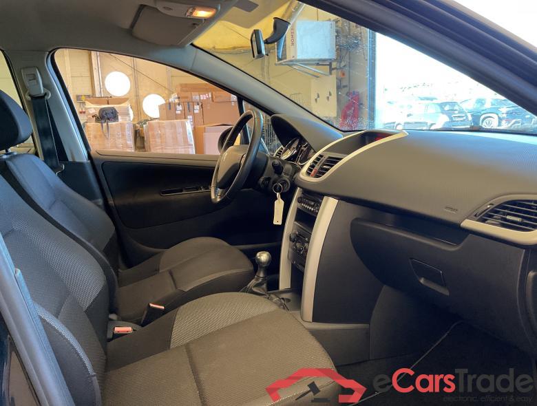 PEUGEOT 207 1.4i Active #4