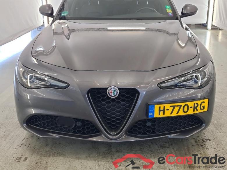 AlfaRomeo Giulia '16 Alfa Romeo Giulia 2.0 GME 200pk auto 4d #5