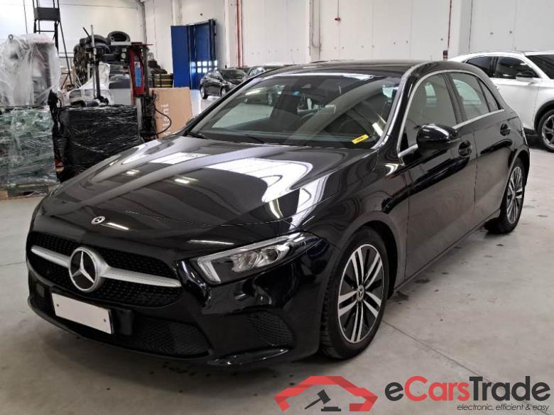 Mercedes 45 MERCEDES-BENZ CLASSE A / 2018 / 5P / BERLINA A 200 D AUTOMATIC SPORT #1