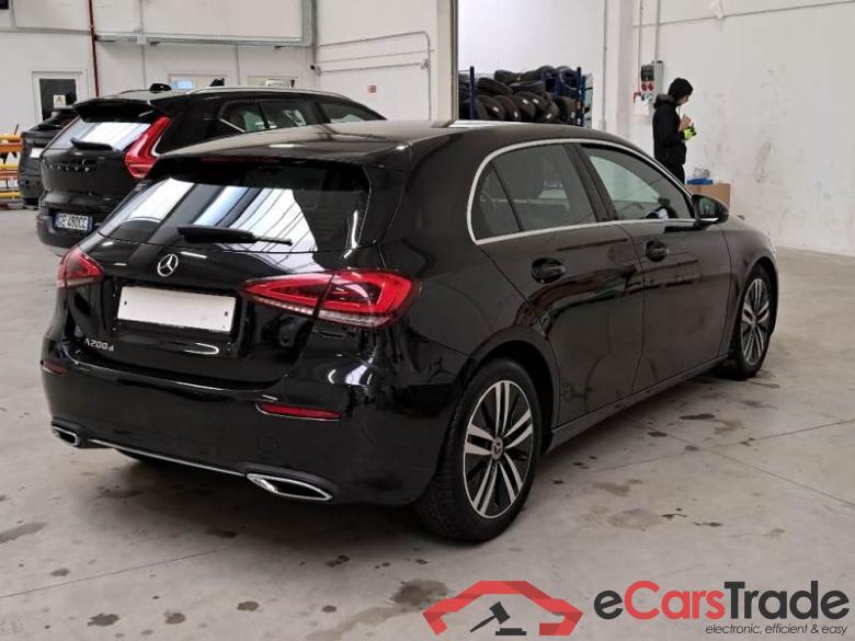 Mercedes 45 MERCEDES-BENZ CLASSE A / 2018 / 5P / BERLINA A 200 D AUTOMATIC SPORT #2