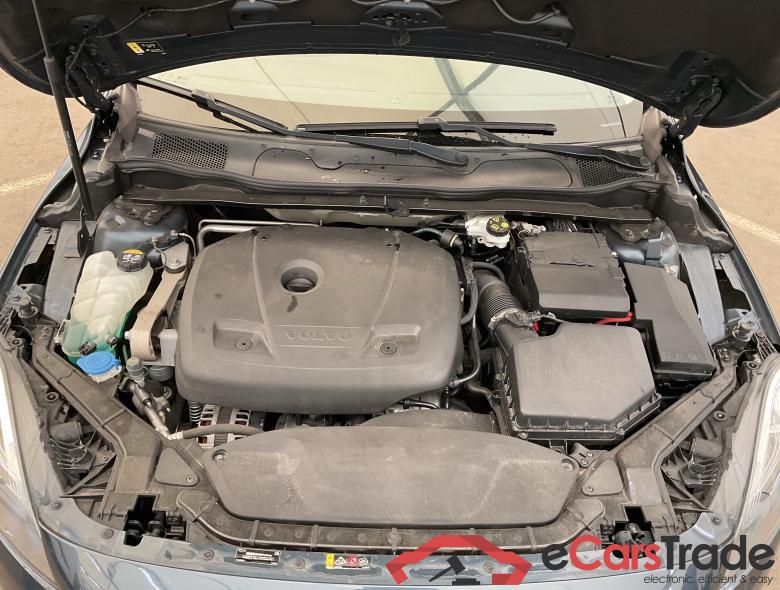 VOLVO V40 2.0 T2 Eco Momentum #4