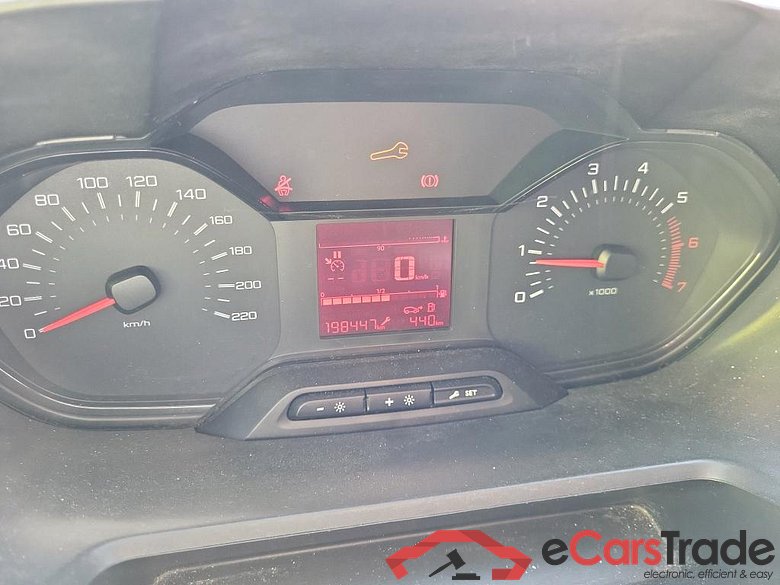 Peugeot Pro Standard 600kg BlueHDi 73kW (AC) PEUGEOT Partner / 2018 / 3P / furgón derivado de turismo Pro Standard 600kg BlueHDi 73kW (AC) #4