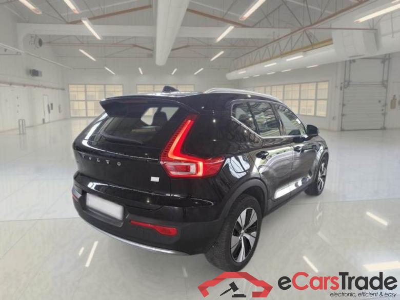 Volvo 228 VOLVO XC40 / 2017 / 5P / SUV T5 PLUG-IN HYBRID AUTO RECH INSCRIP EXPR #2