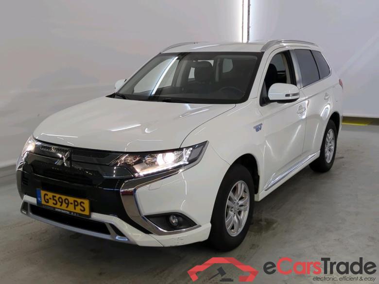 Mitsubishi Outlander '15 Mitsubishi Outlander PHEV Pure 5d #1