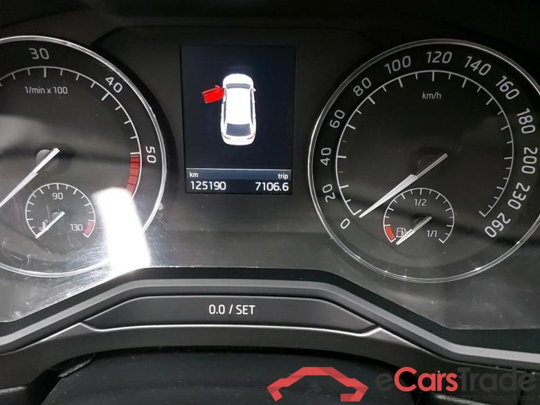 SKODA - SKO SUPERB COMBI CRTDI 120PK DSG7 Style Pack Premium II & GPS & Comfort & Safety & Towing Hook #5