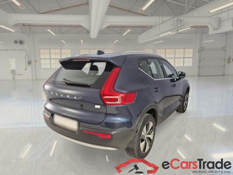 Volvo 235 VOLVO XC40 / 2017 / 5P / SUV T4 PLUG-IN HYBRID AUTO RECH INSCRIP EXPR #2