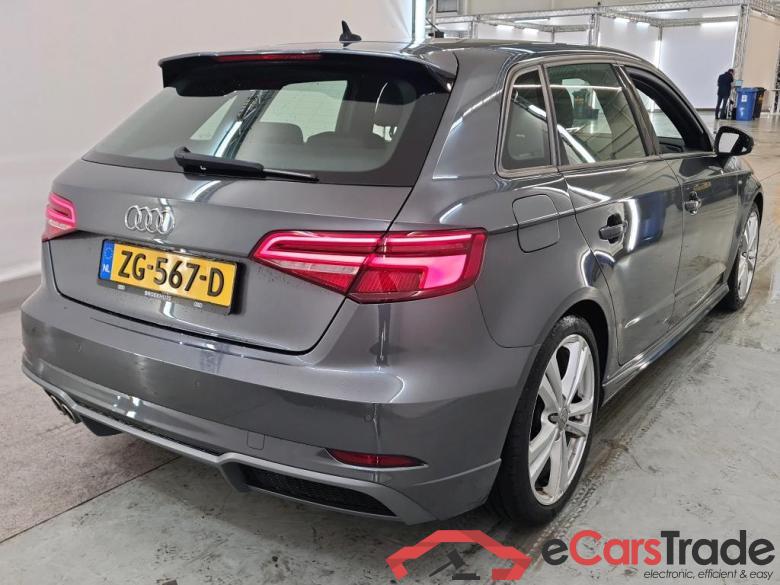 Audi A3 Sportback 12-19 Audi A3 Sportback 35 TFSI S tronic sport 5d #2