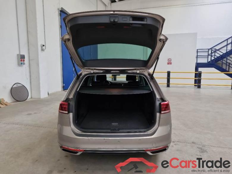 Volkswagen 4 VOLKSWAGEN PASSAT / 2019 / 5P / STATION WAGON VAR.2.0TDI SCR 140KW 4MOT EXEC.BMT DSG #5