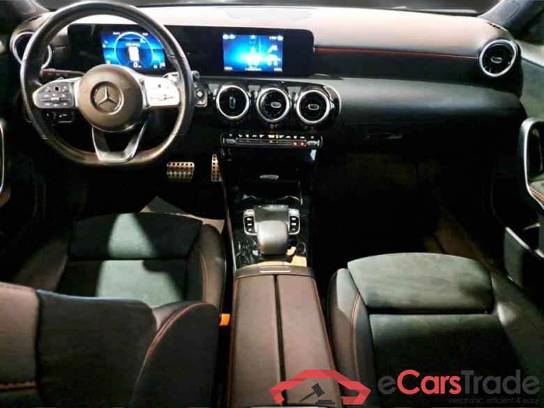 Mercedes 11 MERCEDES-BENZ CLASSE A / 2018 / 5P / BERLINA A 200 AUTOMATIC PREMIUM #3