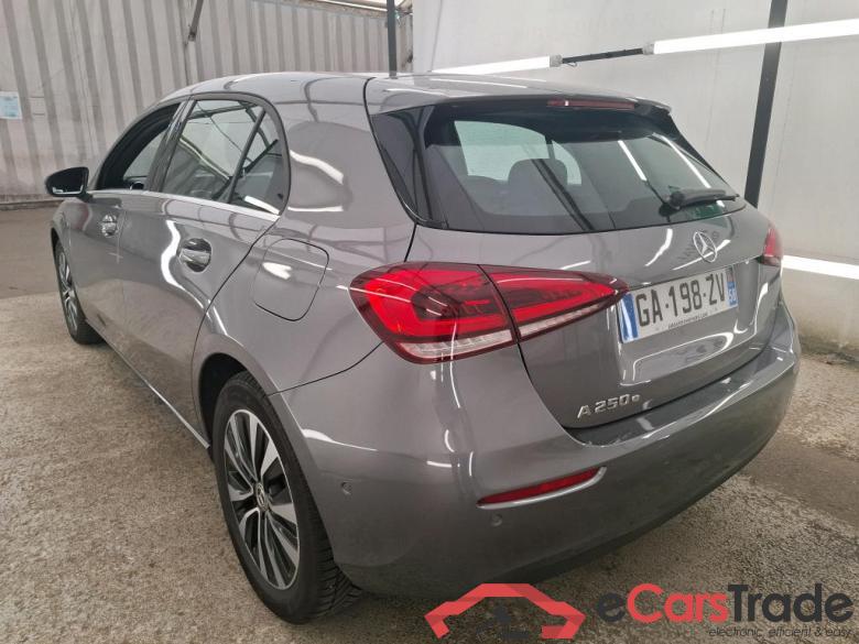 Mercedes A 250 e Business Line 8G-DCT MERCEDES-BENZ Classe A Compact / 2018 / 5P / Berline A 250 e Business Line 8G-DCT #2
