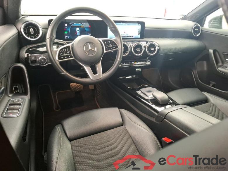 Mercedes A 250 e Business Line 8G-DCT MERCEDES-BENZ Classe A Compact / 2018 / 5P / Berline A 250 e Business Line 8G-DCT #5