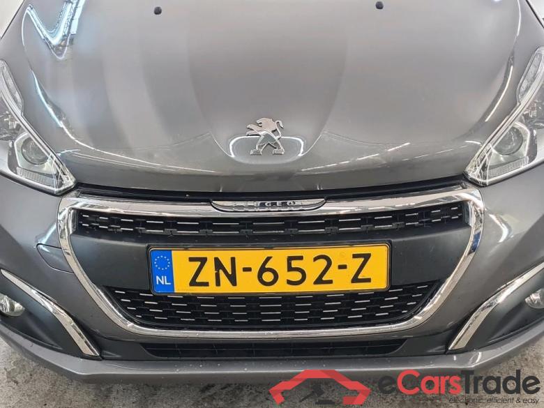 Peugeot 208 11-18 Peugeot 208 Signature 1.2 PureTech 82 5d #5