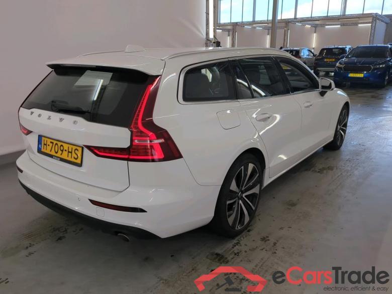 Volvo V60 '18 Volvo V60 T6 Twin Engine AWD Geartronic Moment Pro 5d #2