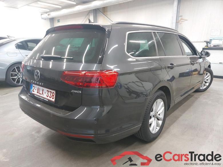 VOLKSWAGEN - VW  PASSAT VARIANT TDI SCR 150PK Style Business With  Airconditioning & Park Assist & Park Pilot #2