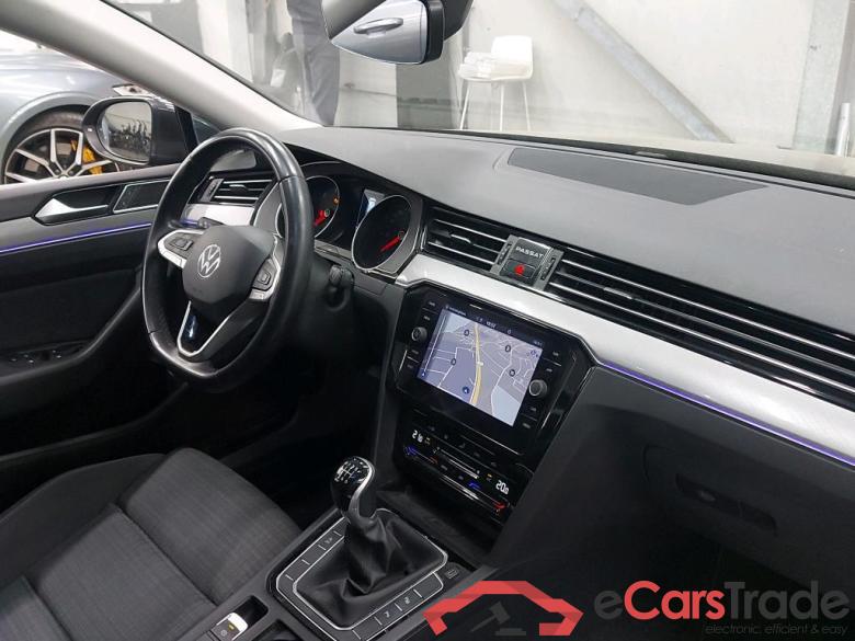 VOLKSWAGEN - VW  PASSAT VARIANT TDI SCR 150PK Style Business With  Airconditioning & Park Assist & Park Pilot #3