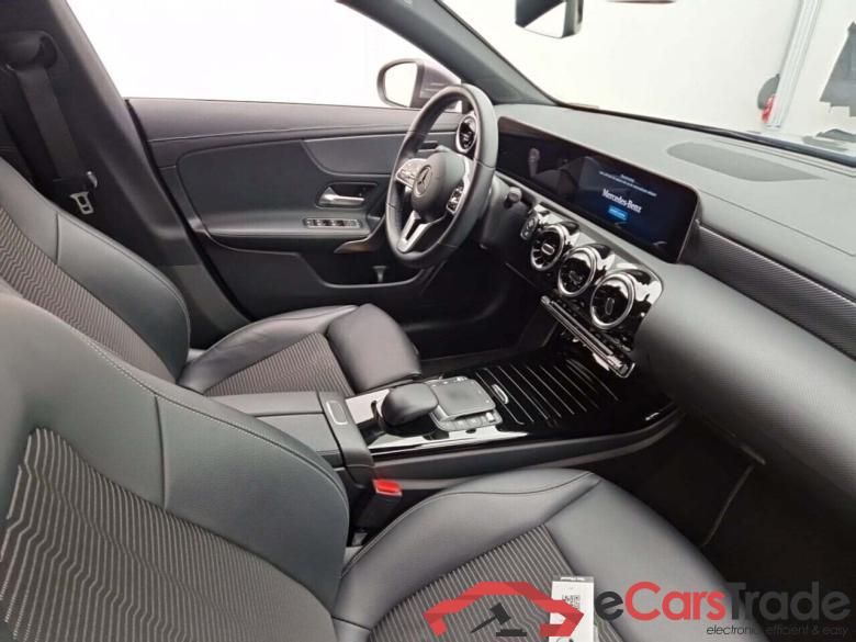 MERCEDES-BENZ CLA SHOOTING BRAKE 180D BUSINESS SOLUTION DCT #3