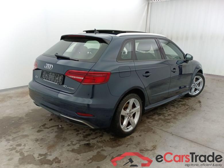 Audi A3 Sportback 40 e-tron S tronic Sport 5d #2