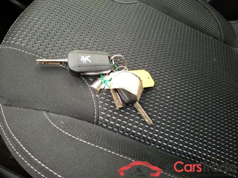 Peugeot BLUEHDI 100 S&S ALLURE BUSINESS 208 Allure Business 1.5 HDi 100CV BVM5 E6dT #1