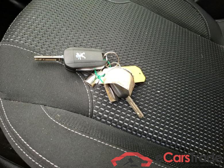 Peugeot BLUEHDI 100 S&S ALLURE BUSINESS 208 Allure Business 1.5 HDi 100CV BVM5 E6dT