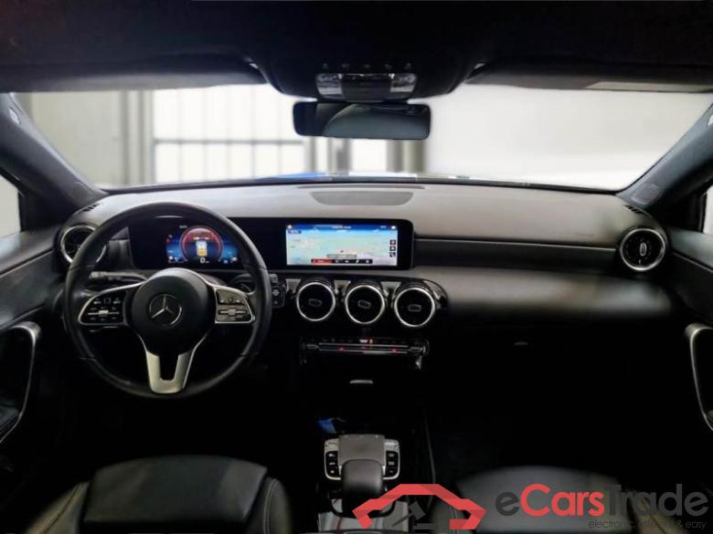 Mercedes 12 MERCEDES-BENZ CLASSE A / 2018 / 5P / BERLINA A 200 AUTOMATIC SPORT #3