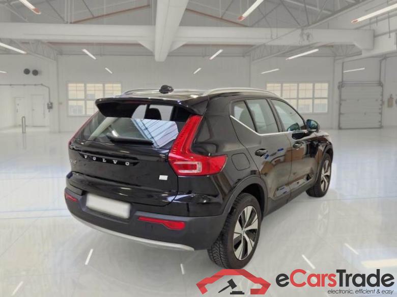 Volvo 235 VOLVO XC40 / 2017 / 5P / SUV T4 PLUG-IN HYBRID AUTO RECH INSCRIP EXPR #2