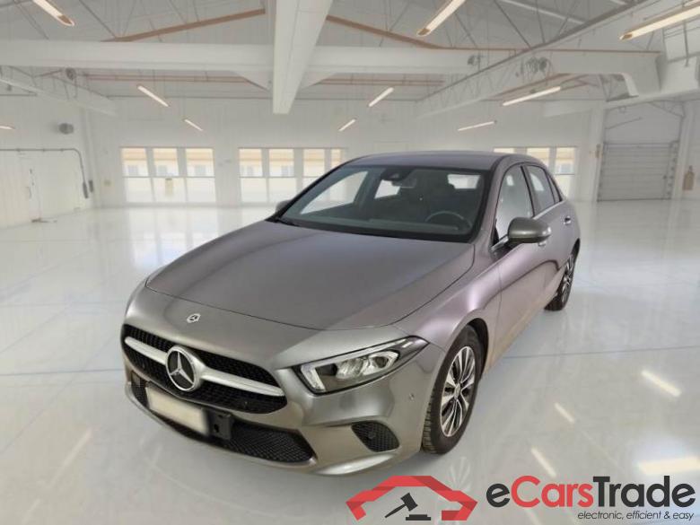 Mercedes 27 MERCEDES-BENZ CLASSE A / 2018 / 5P / BERLINA A 180 AUTOMATIC BUSINESS EXTRA #1