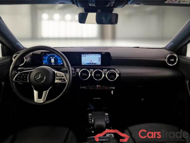Mercedes 27 MERCEDES-BENZ CLASSE A / 2018 / 5P / BERLINA A 180 AUTOMATIC BUSINESS EXTRA #3