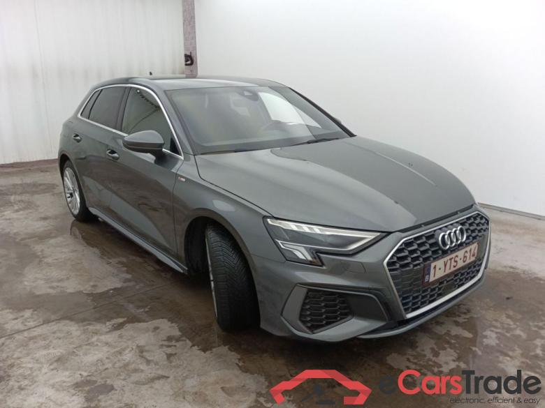 Audi A3 Sportback 2.0 30 TDi 85kW S line 5d #2