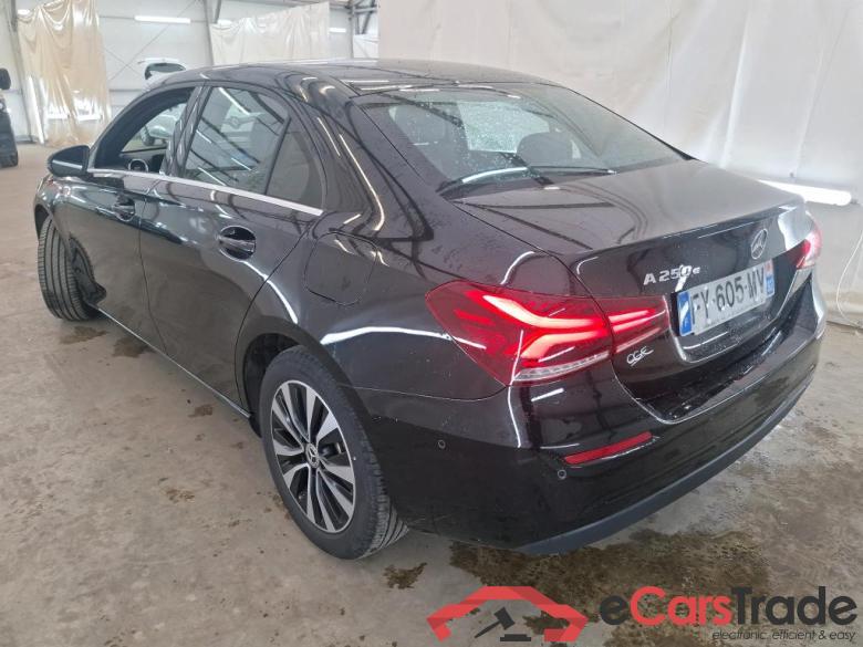 Mercedes A 250 e Business Line 8G-DCT MERCEDES-BENZ Classe A Berline / 2018 / 4P / Berline A 250 e Business Line 8G-DCT #2
