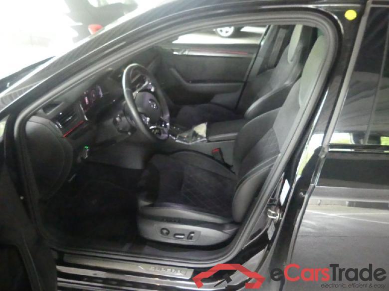 Skoda Superb Wagon ´15 Superb Combi Sportline iV 1.4 TSI Hybrid 160KW E6d #4