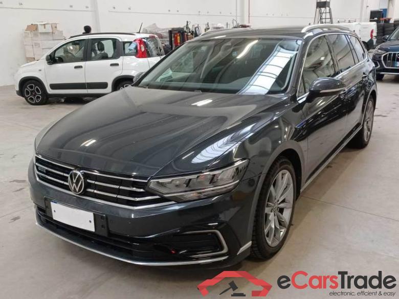 Volkswagen 14 VOLKSWAGEN PASSAT / 2019 / 5P / STATION WAGON VAR. 1.4 PLUG IN HYBRID GTE DSG #1