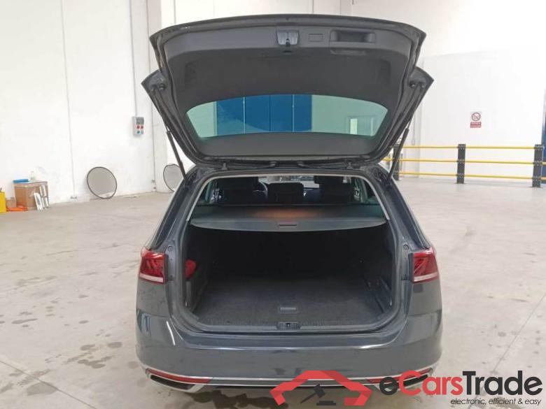 Volkswagen 14 VOLKSWAGEN PASSAT / 2019 / 5P / STATION WAGON VAR. 1.4 PLUG IN HYBRID GTE DSG #5